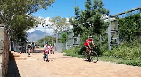 SOUTH AFRICA - Cape Town - Cape Town Junior Cycle Tour (Video) (Y8o)