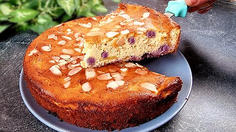 You will be amazed! Delicious gluten free cake with yogurt, apple and blueberries!