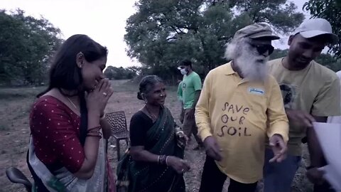 YouTuber Gangavva Hosts Sadhguru & Radhe on a Farm