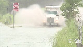 New rain causes more flooding on the roads