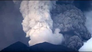 놀라운 저속 촬영 영상 : 아궁 산에서 분출되는 화산재