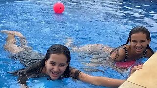 SUPER DESAFIO DA BOLA NA PISCINA! 3 irmãs demais