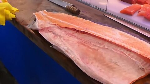 How To Fillet a Whole Salmon | Sashimi & Sushi -Taiwanese street food-9