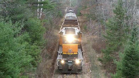 An SD40 (ELS 503) Passing Thru Iron Mountain, MI And Then Under Me! (Part 2) #trains | Jason Asselin