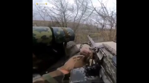 ‼️☢️🤙Френдли файр/Вояка ВСУ случайно выстрелил в своего сослуживца из ПКМ #донбасс #russiaukrainewar