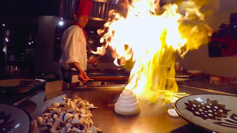 Teppanyaki Chef Wows Audience With Flame-boyant Performance