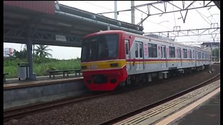 KRL Commuterline Memasuki Stasiun Kampung Bandan - Jakarta
