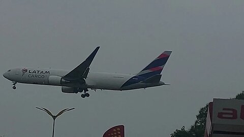Boeing 767-300ERF PR-ACO vindo de Miami para Manaus