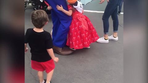 Goofy Accidentally Knocks Over A Tot Boy And Scares Him