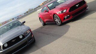 2 Mustang GT's 1/4 Mile Drag Race