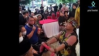 Pengobatan Ibu Ida Dayak | tangan jurus ular dinormalkan