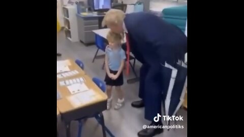 TRUMP❤️🇺🇸🥇PROUDLY VISITS HIS GRANDDAUGHTER SCHOOL💙🇺🇸🚸⭐️