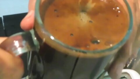 Poor Man Hacks: CREMA ON TOP OF INSTANT COFFEE? You'll Love It.