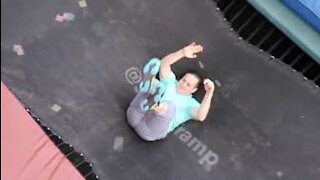 Man pulls spectacular trampoline moves in his backyard