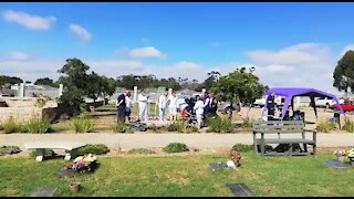 SOUTH AFRICA - Cape Town -The body of a man pressumed to have been poisoned to death is being exhumed today. (ym7)