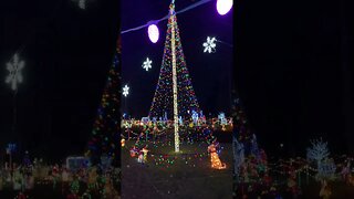 5 minutes of beautiful Christmas Lights - Woodam's of South Georgia