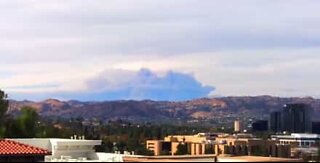 Time-lapse viser kæmpe røgsky i Californien