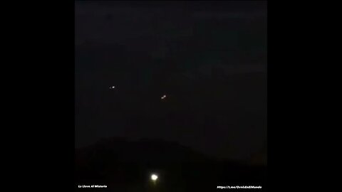 UFO Sighting United States 🛸 A Person Captures a small FLEET of LUMINOUS objects from their home 🛸