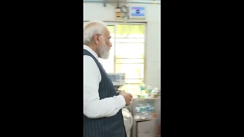 Narendra modi in hospital aftet odisa train accident