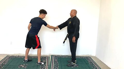 Hand Grab - Street Fight 😱😳 #selfdefense #martialarts #karate #capoeira #fighting #youtube #viral