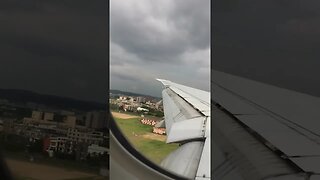 A plane landing 🛬