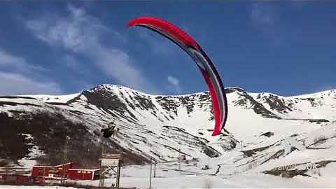 Paraglider gatecrashes ski goers lunch || Viral Video UK