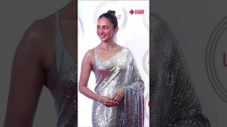 Rakul Preet Singh Shines Bright In A Sparkling Silver Saree at Lokmat Most Stylish Awards 2023 😍🔥