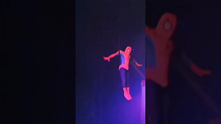 SUPER NINJA, COM HOMEM-ARANHA DE CABEÇA PARA BAIXO NO CIRCO DA ALEGRIA, LIKE