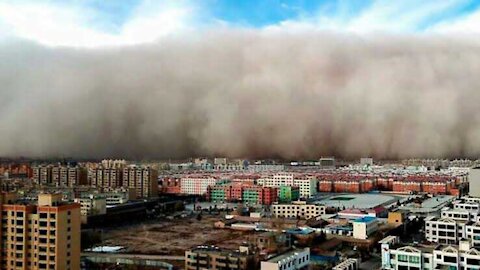 Monster Sandstorm eats one of a city in china