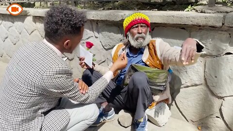 ተምረው ጎዳና ላይ የወጡት አባት ታሪክ Surprise visit to educated elderly homeless man in Addis Ababa