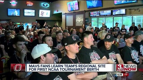 Omaha Mavericks fans take over DJ's Dugout for NCAA Selection Show watch party