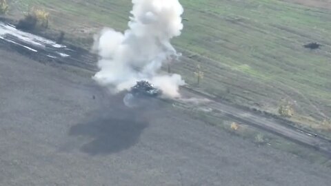 Russia Ukraine War: Ukrainian paratroopers destroy another Russian tank 💥#shorts