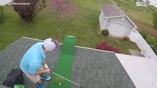 Mini-golf: Il réalise un coup épatant depuis son toit