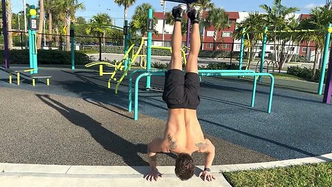 EXERCISE DEMO: PAUSE HANDSTAND PUSHUPS (SHOULDERS)
