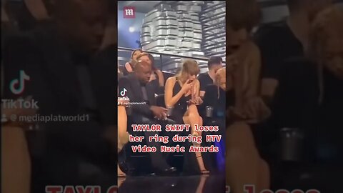 Taylor Swift Loses her Diamond Ring 😲