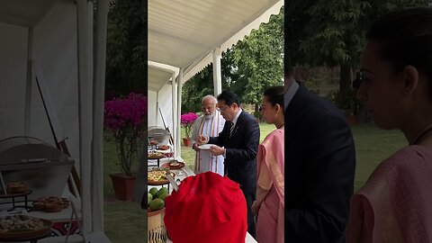 PM Modi and Japan's PM Fumio Kishida eating Golgappa