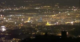 Fantastisk panoramautsikt over nyttårsfyrverkeriet i Zagreb