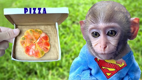 Monkey Baby and puppy eat mini pizza