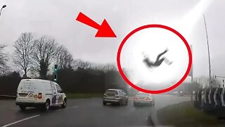 5 Scary Things Caught On Camera By Dash Cam...