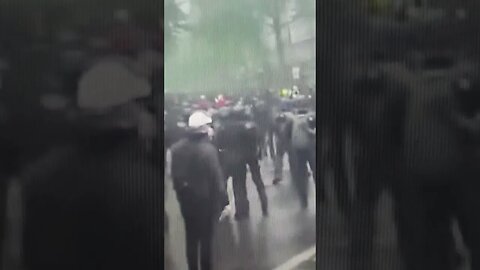 AHORA ..FUERTES PROTESTAS EN PARÍS CONTRA LA REFORMA DE PENSIONES DE MACRON