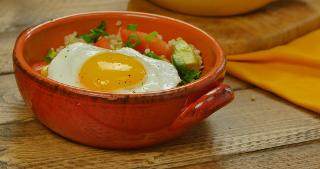 Southwestern Quinoa and Egg Breakfast Bowl