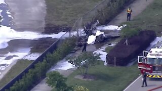 Plane crashes into vehicle in Pembroke Pines