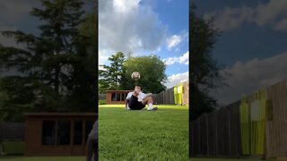 FOOTBALL FREESTYLE IN MY GARDEN ⚽️🏡 | Jeremy Lynch #Shorts