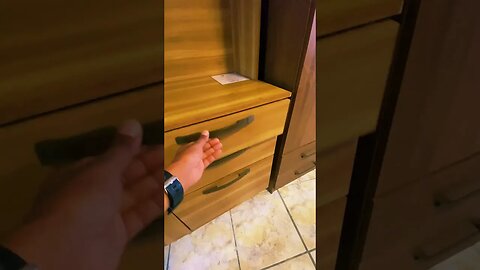 Armário De Cozinha Topázio 6 Portas E 2 Gavetas, oferece a solução ideal para espaços reduzidos!