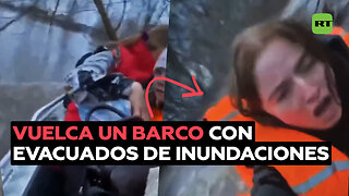 Vuelca un barco con evacuados y pasan una hora en el agua fría esperando su rescate