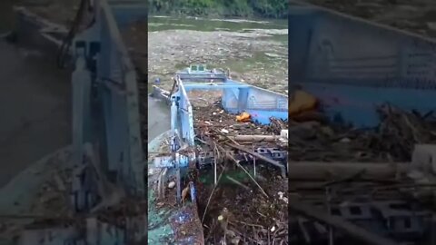 Cool machine collecting trash from rivers #engineering, #Technology, and #science #shorts