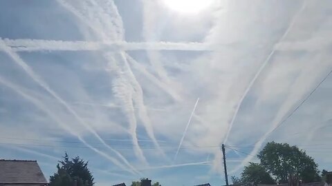 A Southern Englander shares footage showcasing the intense chemtrailing in the skies above