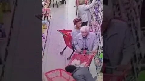 Watch as suspects pick pocket customer at the Supermarket Flore De Lille Veuve Joyeuse en Été Chaud