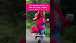 Olha como é a vida de muitas costureiras!