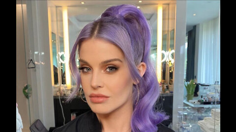 Kelly Osbourne denies having plastic surgery